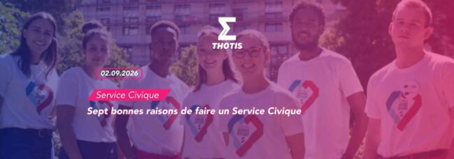 Sept bonnes raisons de faire un Service Civique Group of diverse young volunteers smiling outdoors, wearing white shirts with heart ribbons, with THOTIS logo and 'Service Civique' banner in a pink-blue tinted banner.