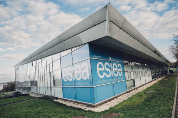 *** COMMANDE ESIEA *** Campus Laval *** COMMANDE ESIEA *** Campus Laval